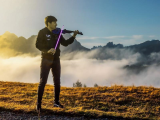 Il 5 agosto al Lago Valbione di Pontedilegno-Tonale il concerto immersivo nella natura del violinista “Jedi”  Andrea Casta